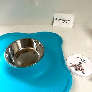 New Pet Feeding Mat Turquoise For Dogs or Cat, new w tags original. Luxury bowl